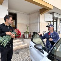 Entrega de cravos nas Instituições e Comércio Local